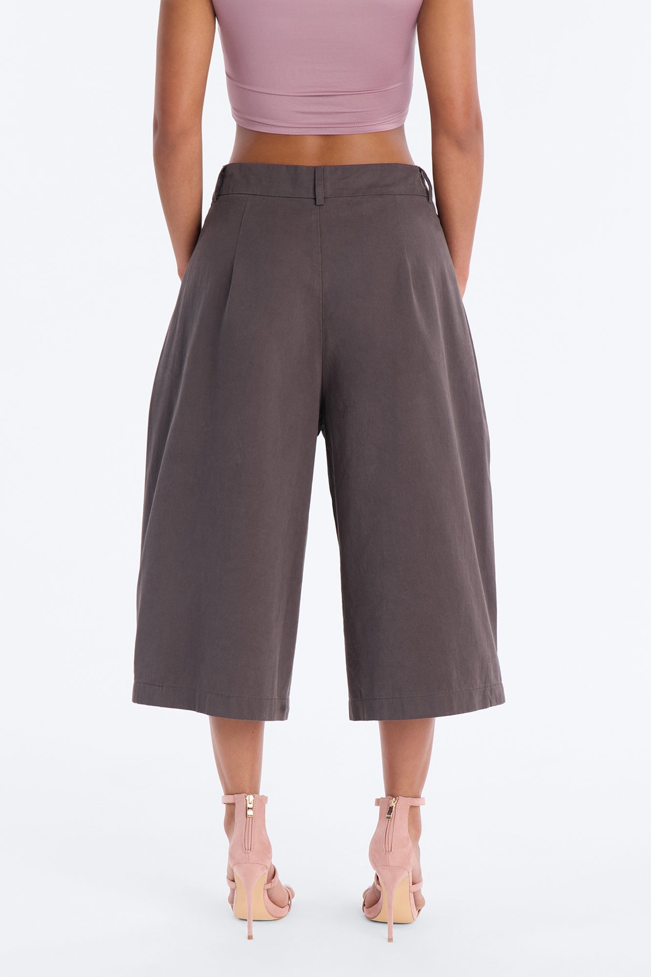 Blakely Pleated Low Rise Bermuda Short 16″ - Charcoal