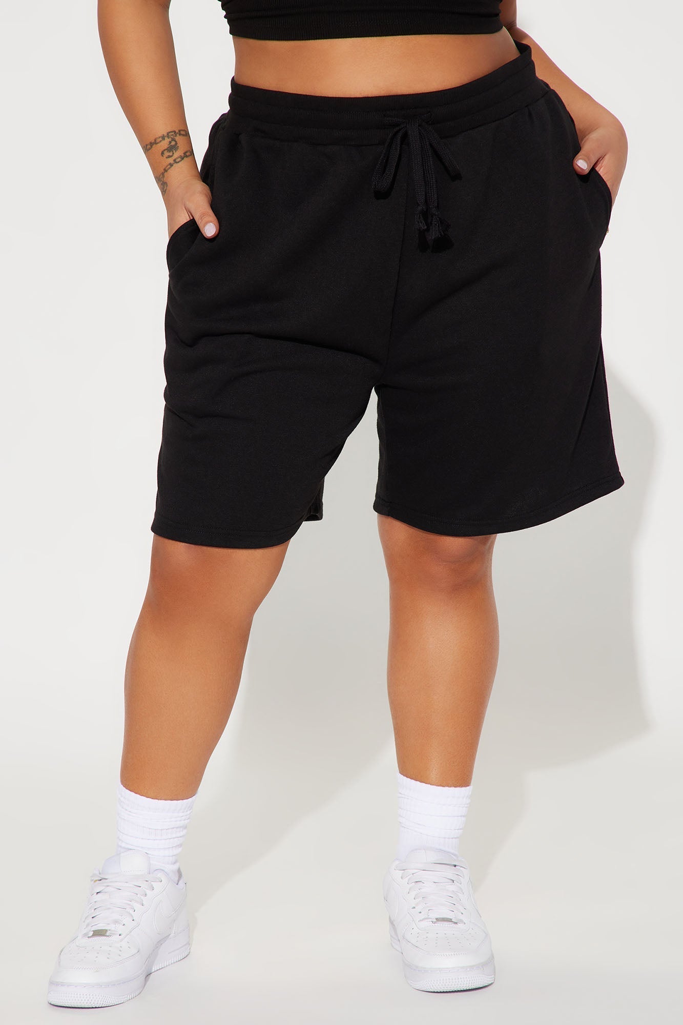 Here To Lounge Sweatshorts - Black