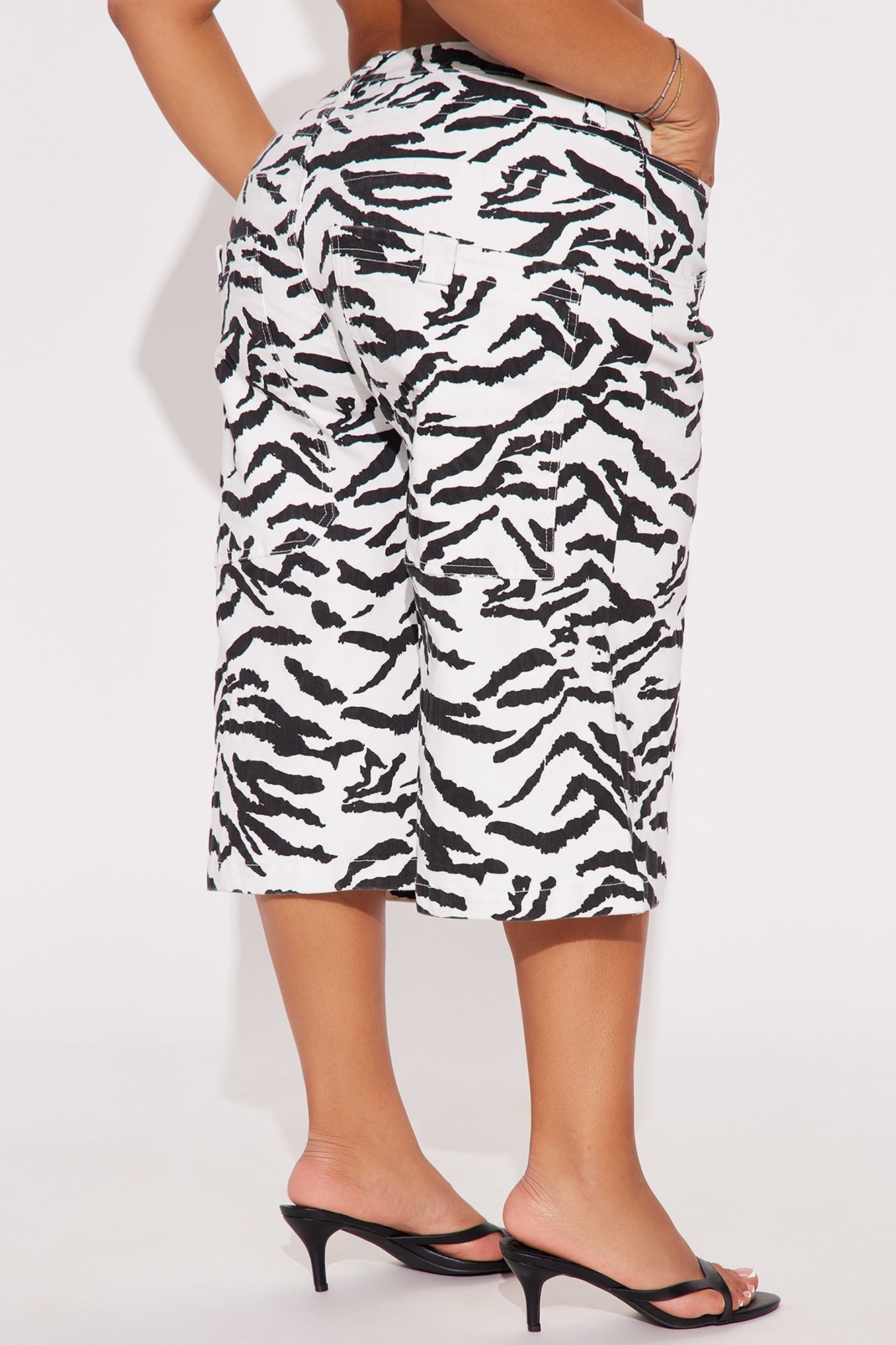 Blending In Bermuda Short - White/combo