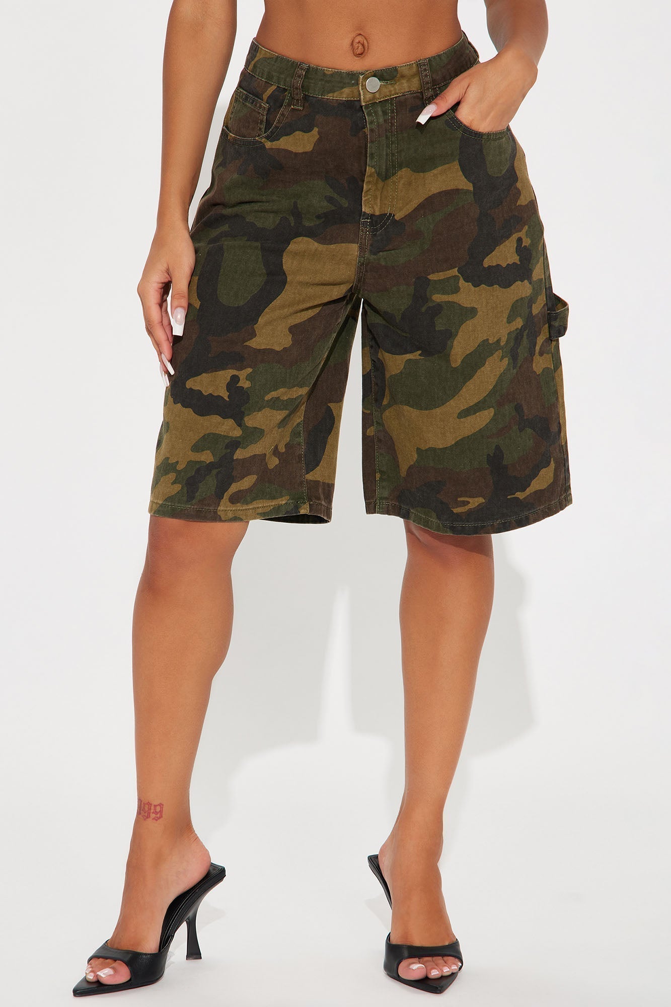 Under Control Camo Bermuda Short - Olive/combo