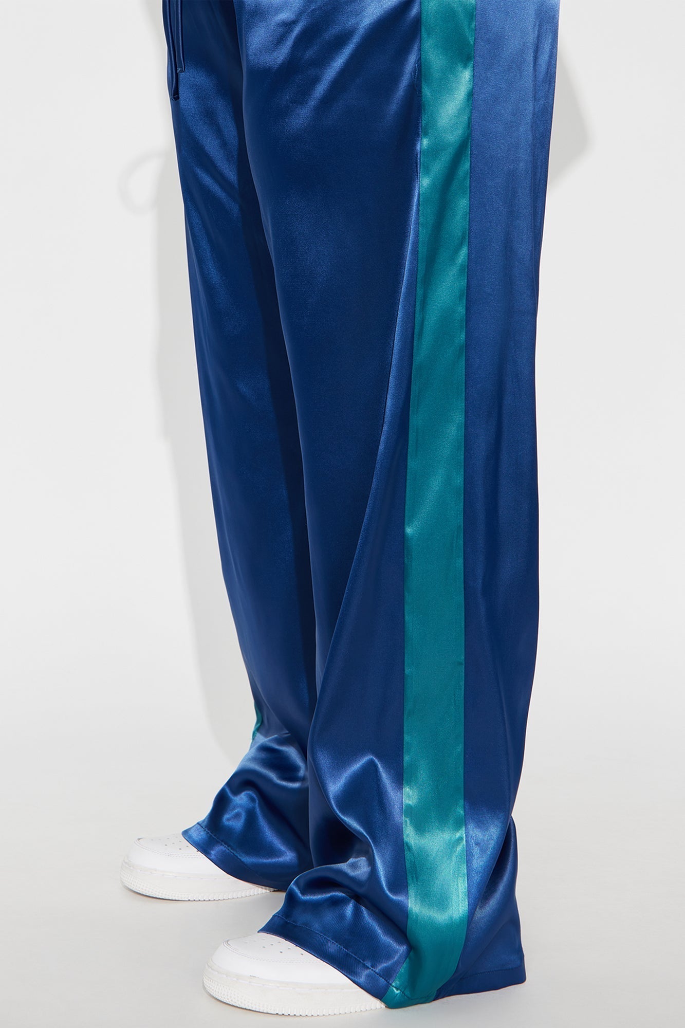 Bossed Up Satin Wide Leg Pant 33″ - Navy/combo